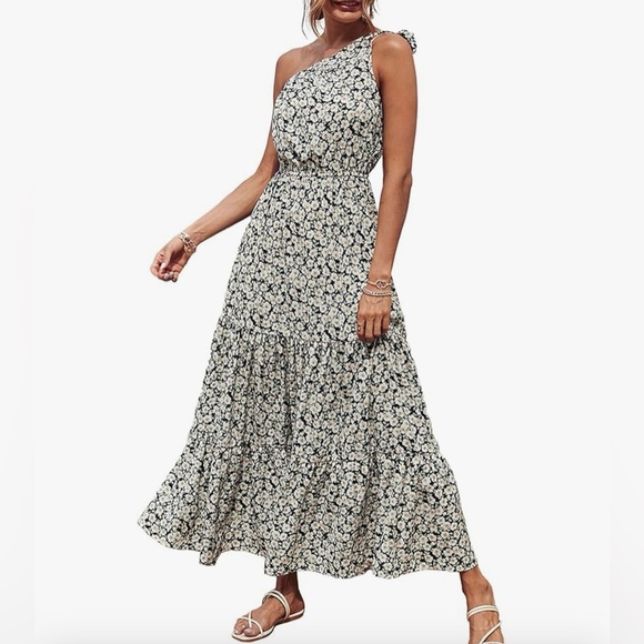 Boutique Dresses & Skirts - NWOT Boutique Floral Maxi Dress